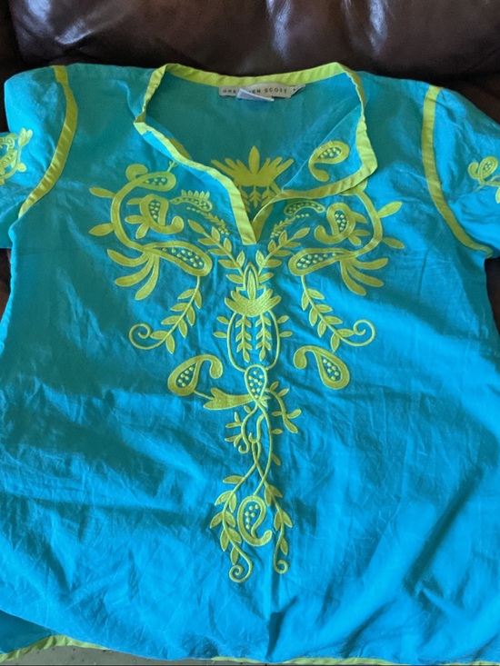Gretchen Scott Tops - Gretchen Scott V neck blouse